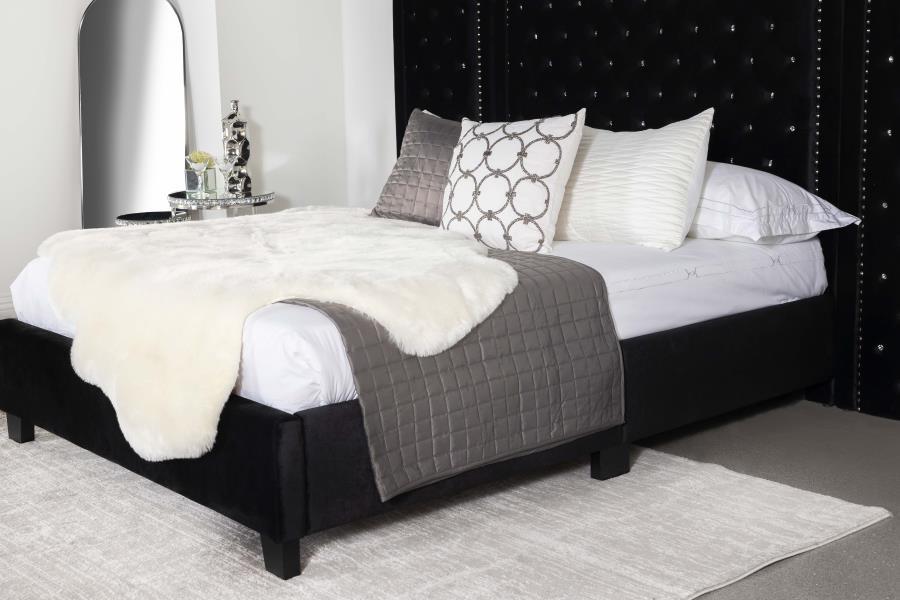 Hailey - Bed And Wing Panel Set